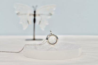 Necklace with Stone Lightning